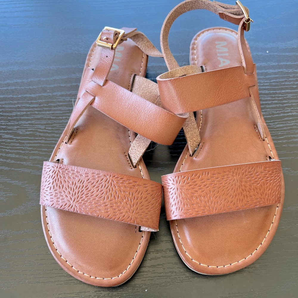 NEVER WORN Mia Sandals